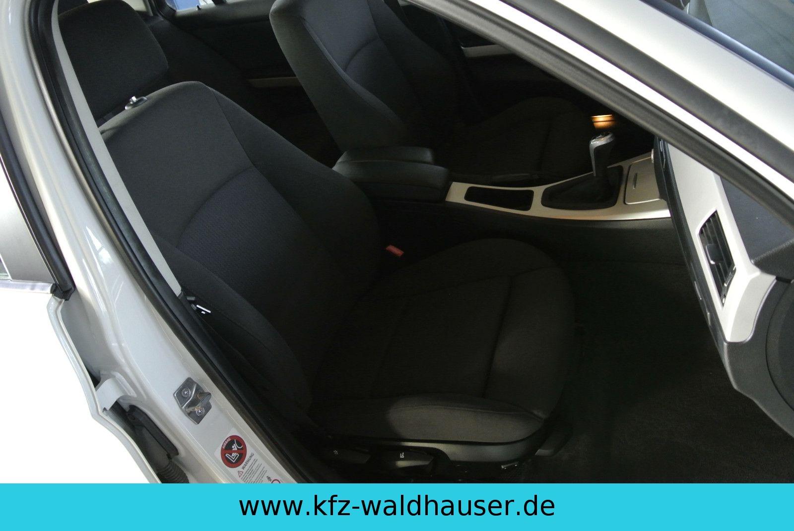 BMW 318 2010 — photo 26