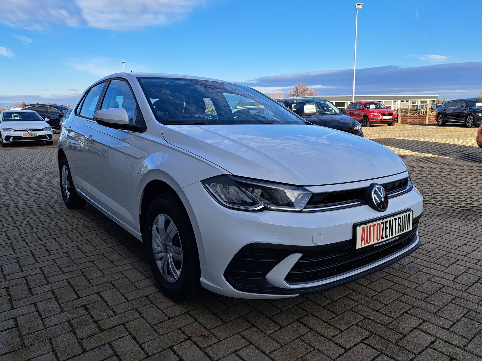 Fahrzeugabbildung Volkswagen Polo 1.0 LED KLIMA PDC LICHT- & REGENSENSOR