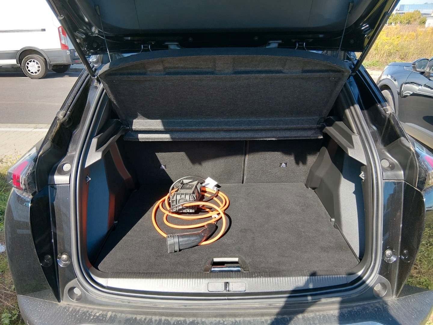 Fahrzeugabbildung Peugeot 2008 e- GT PDC KAMERA NAVI SITZH.