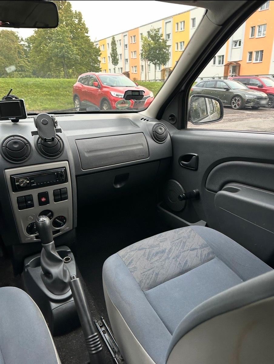 Dacia Logan 2010 — interior