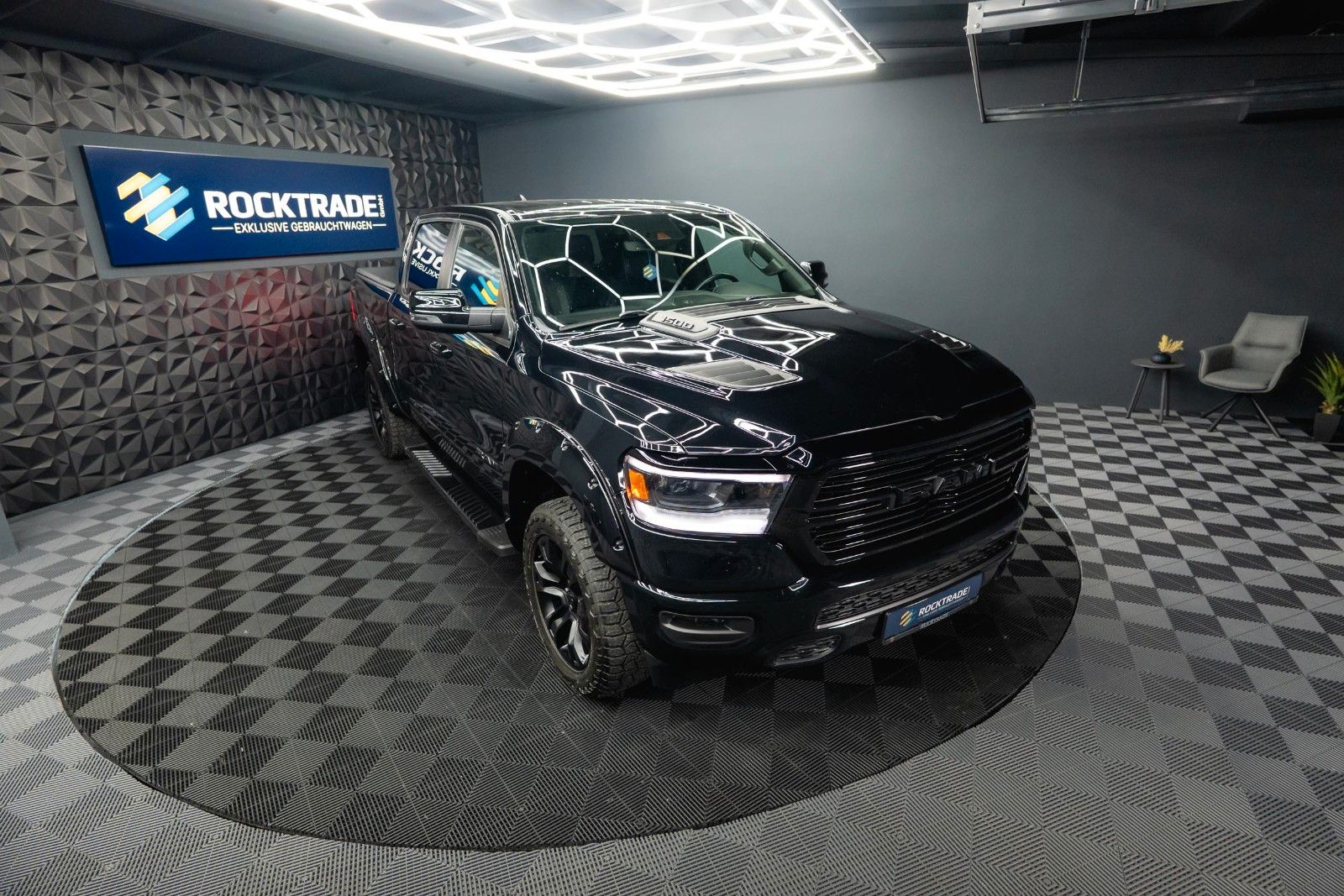 Fahrzeugabbildung Dodge RAM 5.7 V8 HEMI 4x4 LARAMIE Offroad Night LED