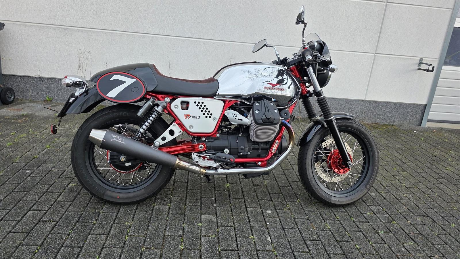 Moto Guzzi V7 Racer