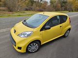 Peugeot 107 Petit Filou 70 Petit Filou - Peugeot 107: Gelb