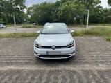 Volkswagen Golf VII Highline, 150 PS, 1. Hand, mit ACC - : V mit