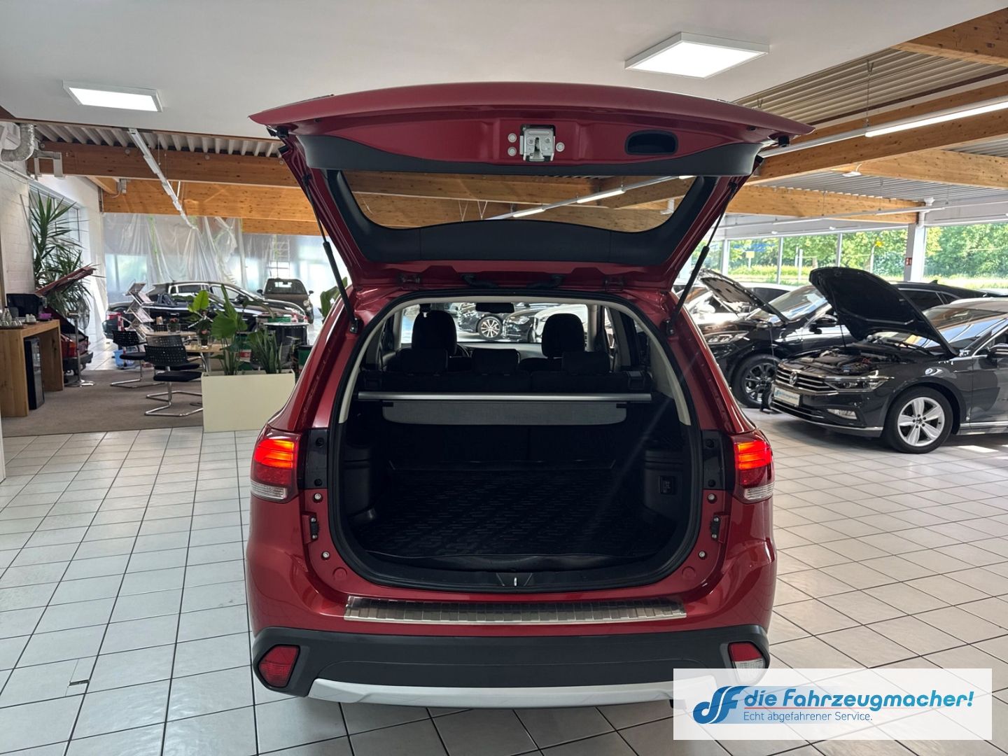 Fahrzeugabbildung Mitsubishi Outlander Edition 100 2WD Apple CarPlay Android