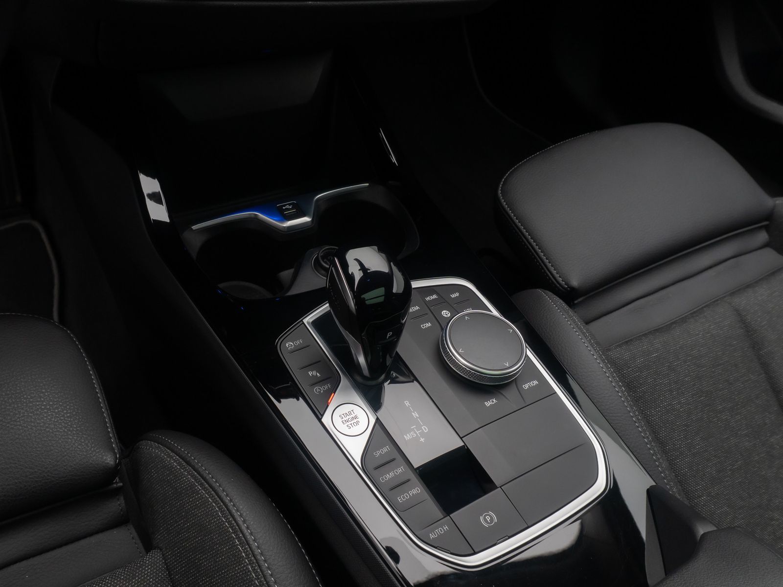 Fahrzeugabbildung BMW 118i Sport Line Kamera DAB DriveAs HiFi Panorama