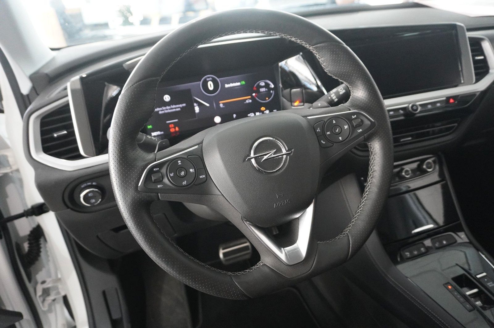 Fahrzeugabbildung Opel Grandland (X) 1.6T GSe HYBRID 4X4 NAVI/LED/SPORT
