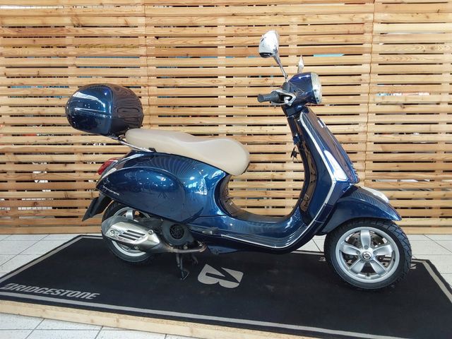 Vespa Primavera 125 i.e. 3V inkl. Top-Case