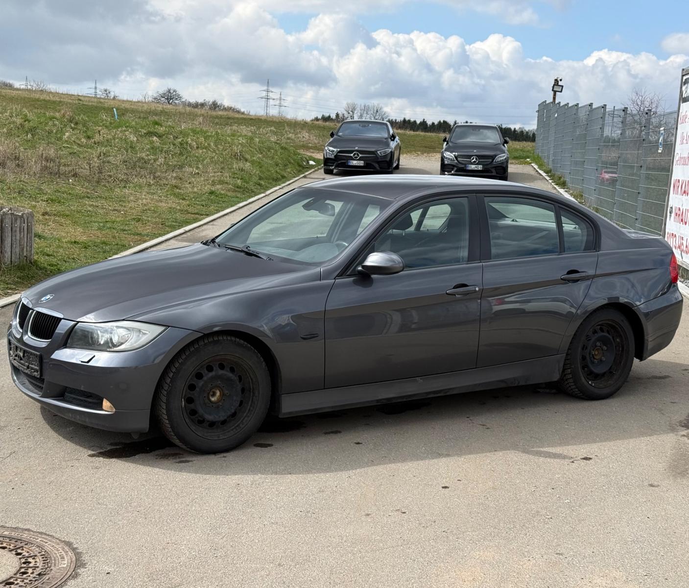 BMW 318i Lim. *KLIMA*6.GANG*BI-XENON*TEMPOMAT*SHZ*