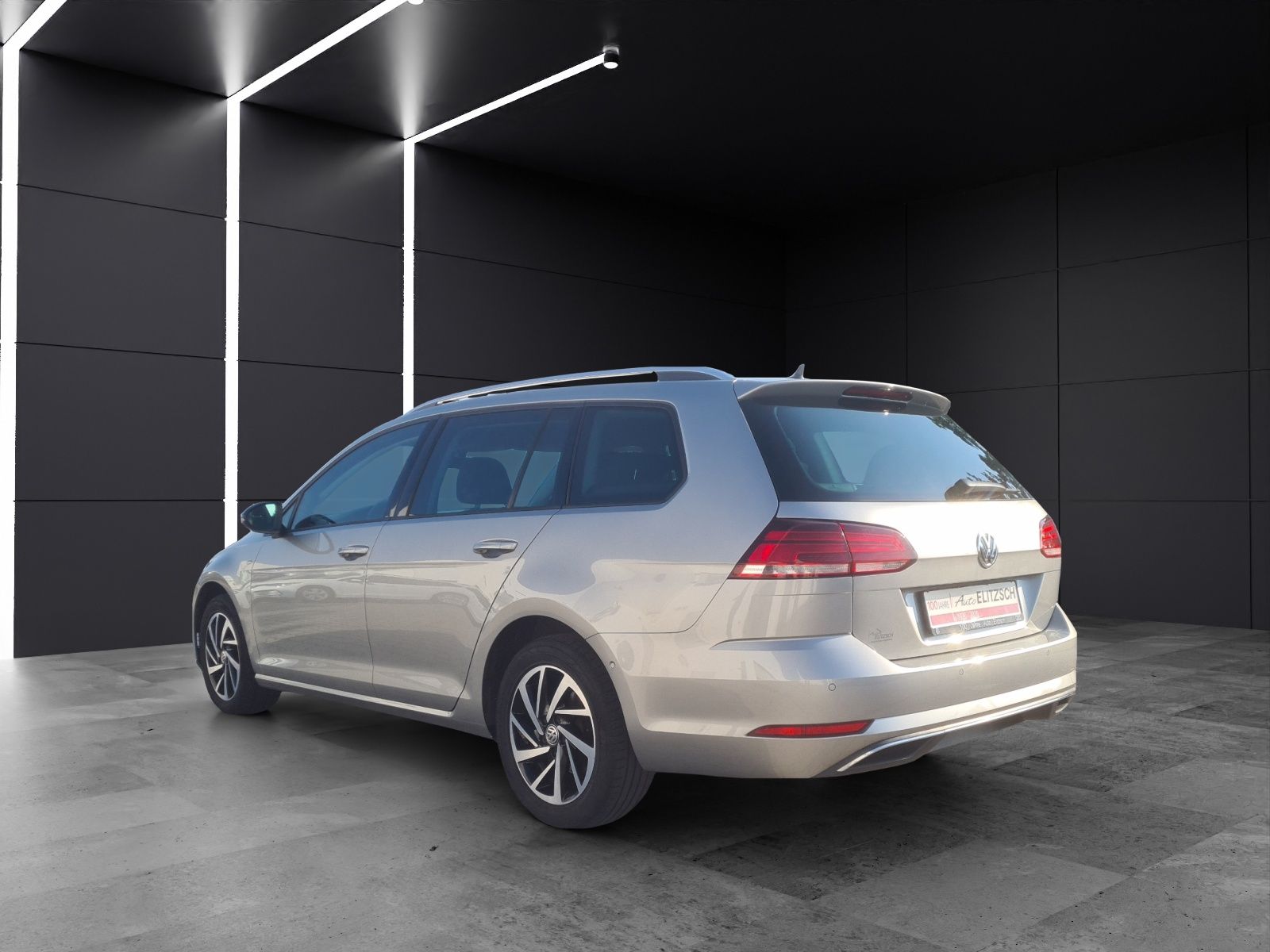 Fahrzeugabbildung Volkswagen Golf VII Variant TSI Join STH Navi Climatronic P