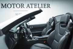 MERCEDES-BENZ SLC 180 Roadster*AMG-Line*Panorama*Airscarf*18"