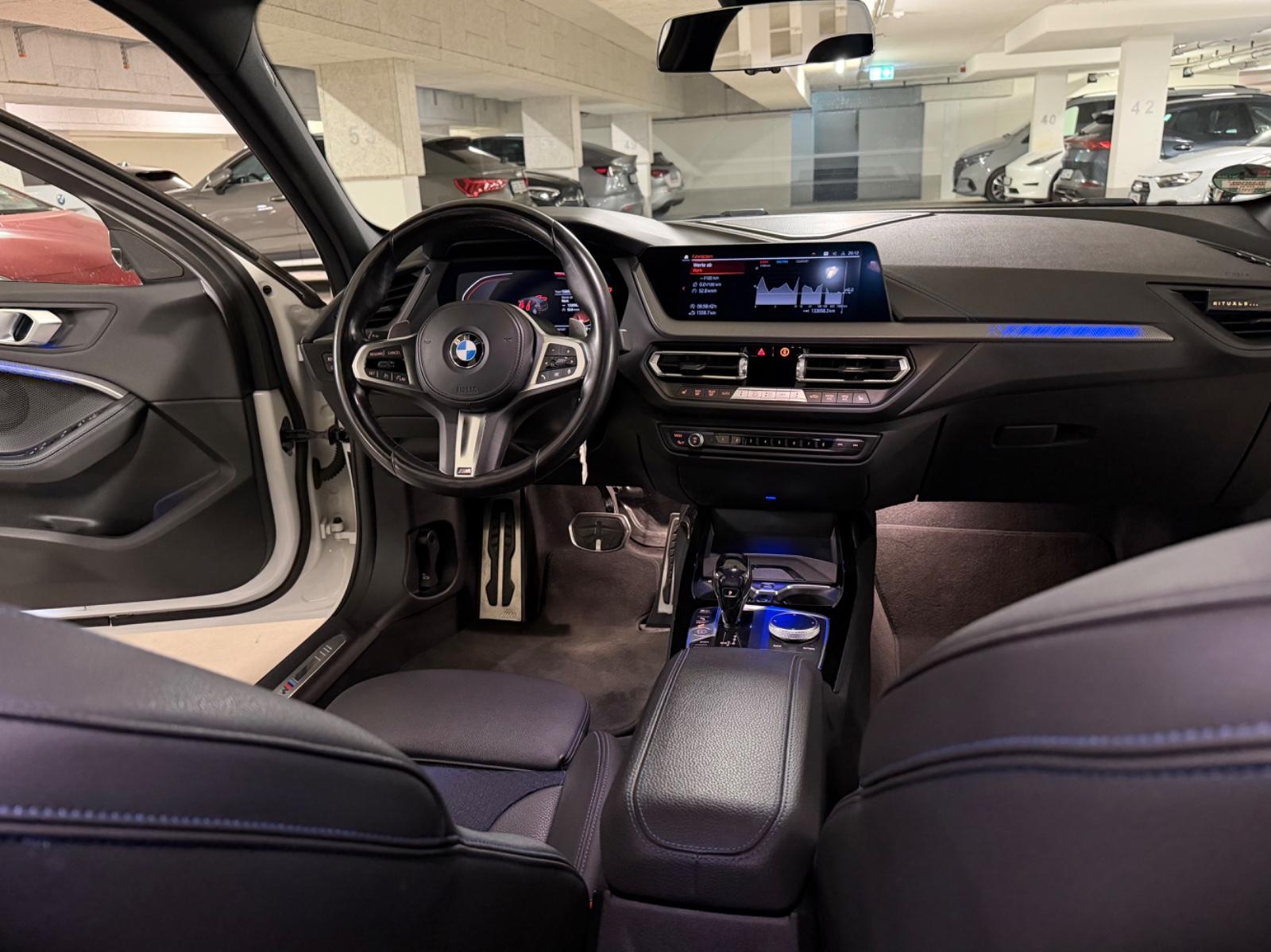 BMW 120d xDrive M Sport Head-Up-Display Digital-Cock