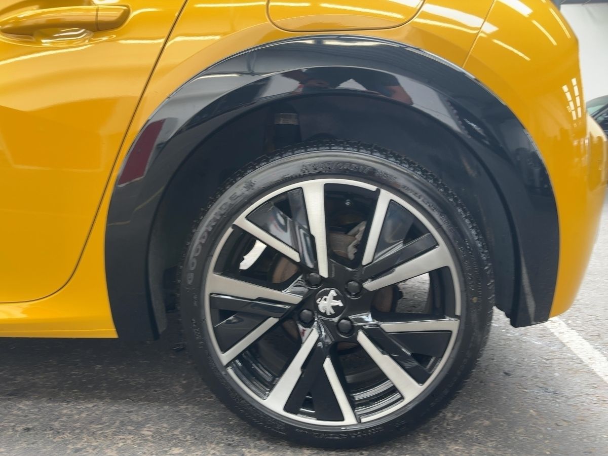 Peugeot 208 - Bild 18