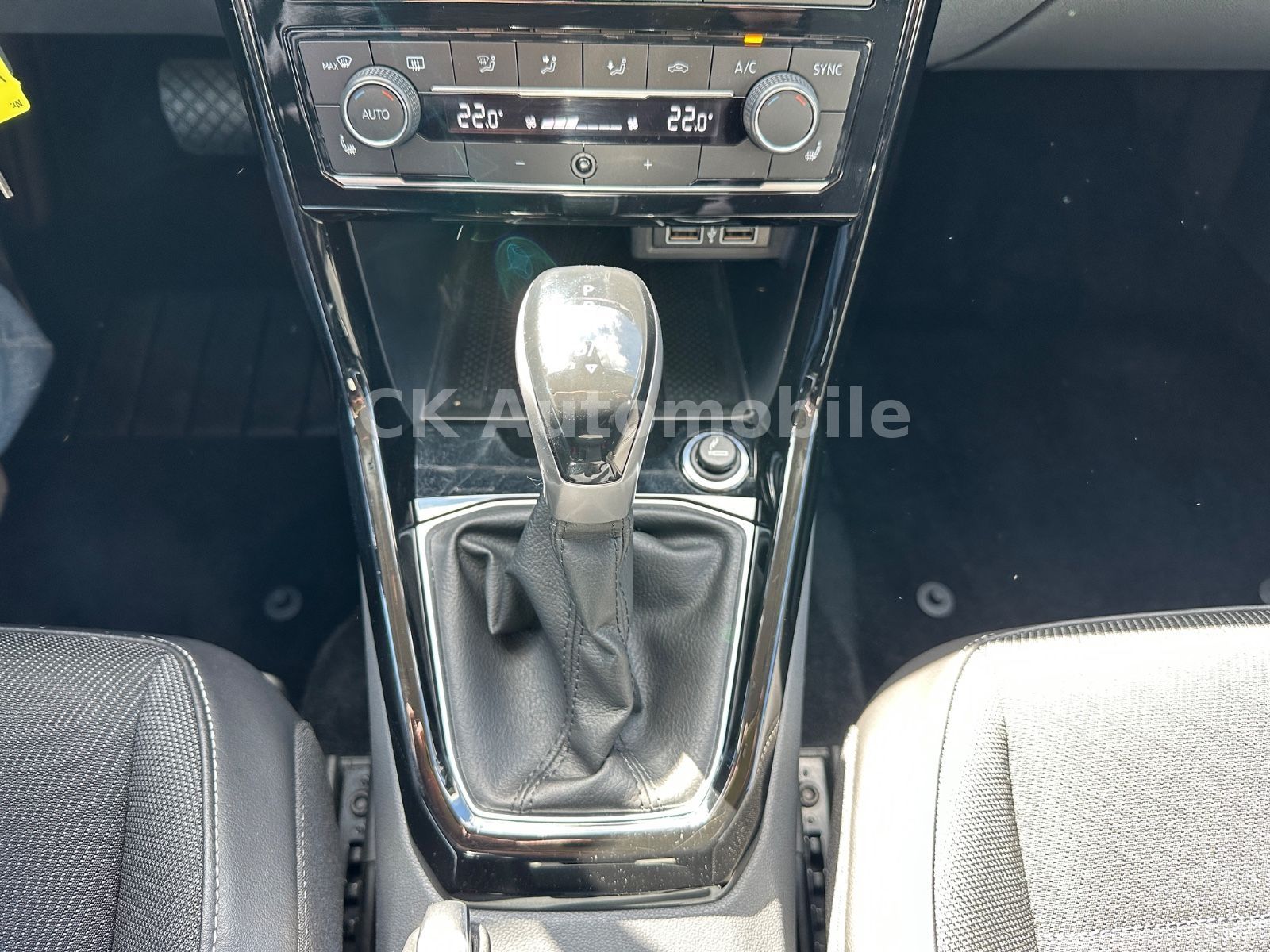 Fahrzeugabbildung Volkswagen T-Cross 1.0 TSI Style Highline DSG/LED/ACC/PDC