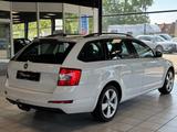 Skoda Octavia 2.0 TDI Aut. Elegance ·AHK· Navi ·Xenon - Skoda aus 2013