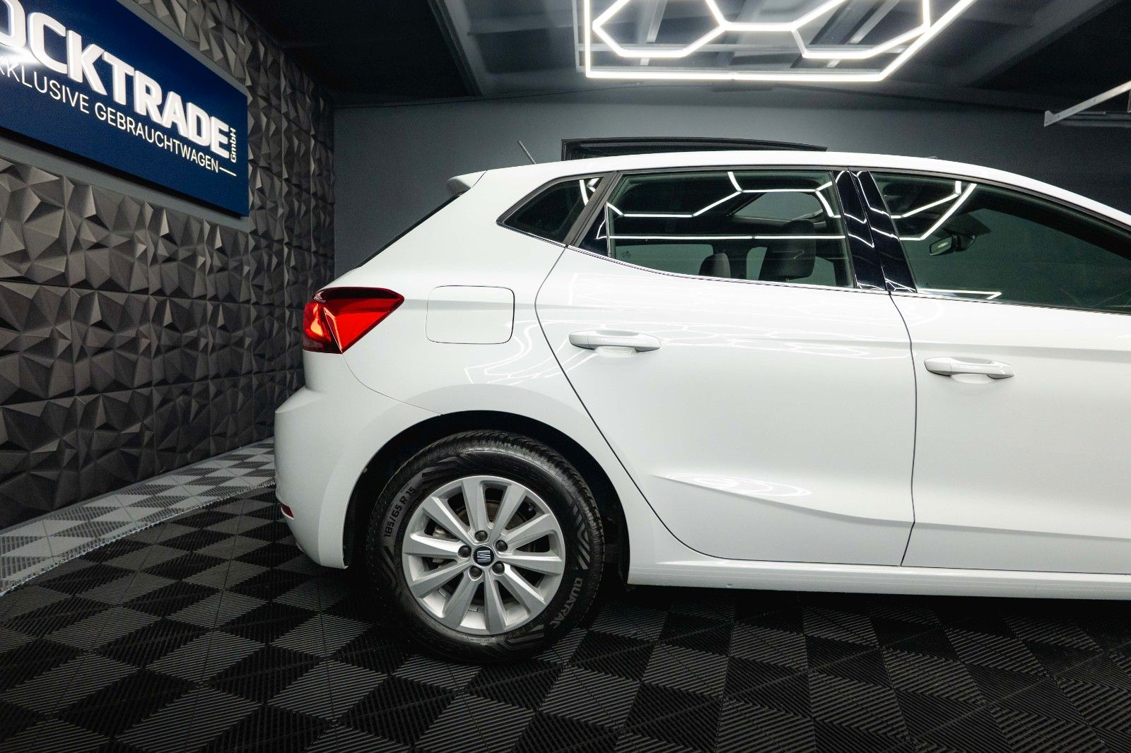 Fahrzeugabbildung SEAT Ibiza Xcellence Sport DSG *LED*Panorama*Kamera*