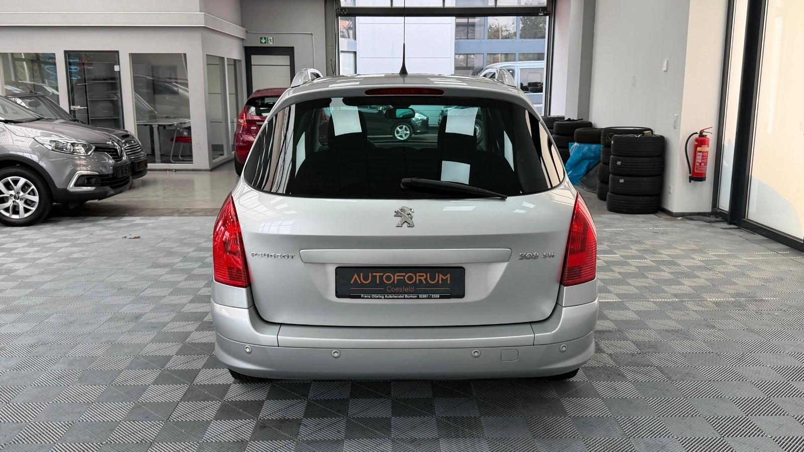 Peugeot 308 2011 — photo 10