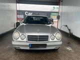 Mercedes-Benz E 240  Automatik  - Mercedes 240 mit Schiebedach