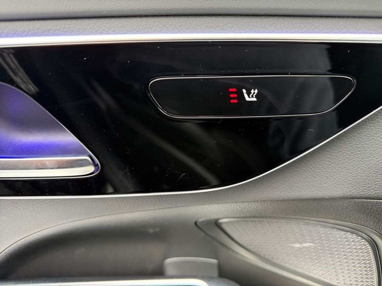 Fahrzeugabbildung Mercedes-Benz C 300 d T AMG+AHK+DISTRO+AMBIENTE+LED+CARPLAY+