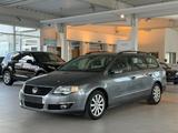 Volkswagen Passat Variant Sportline*KLIMAAUT.*AHK*NAVI*SHZ* - Volkswagen Passat Variant: Sportline