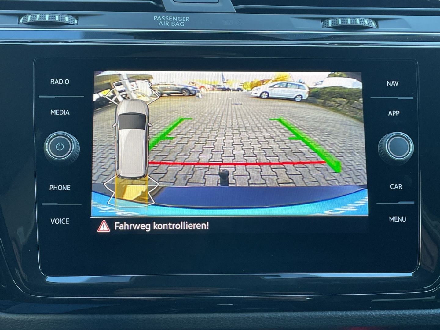 Touran 2.0TDI DSG R-Line AHK/Kamera/ACC/Navi/LED