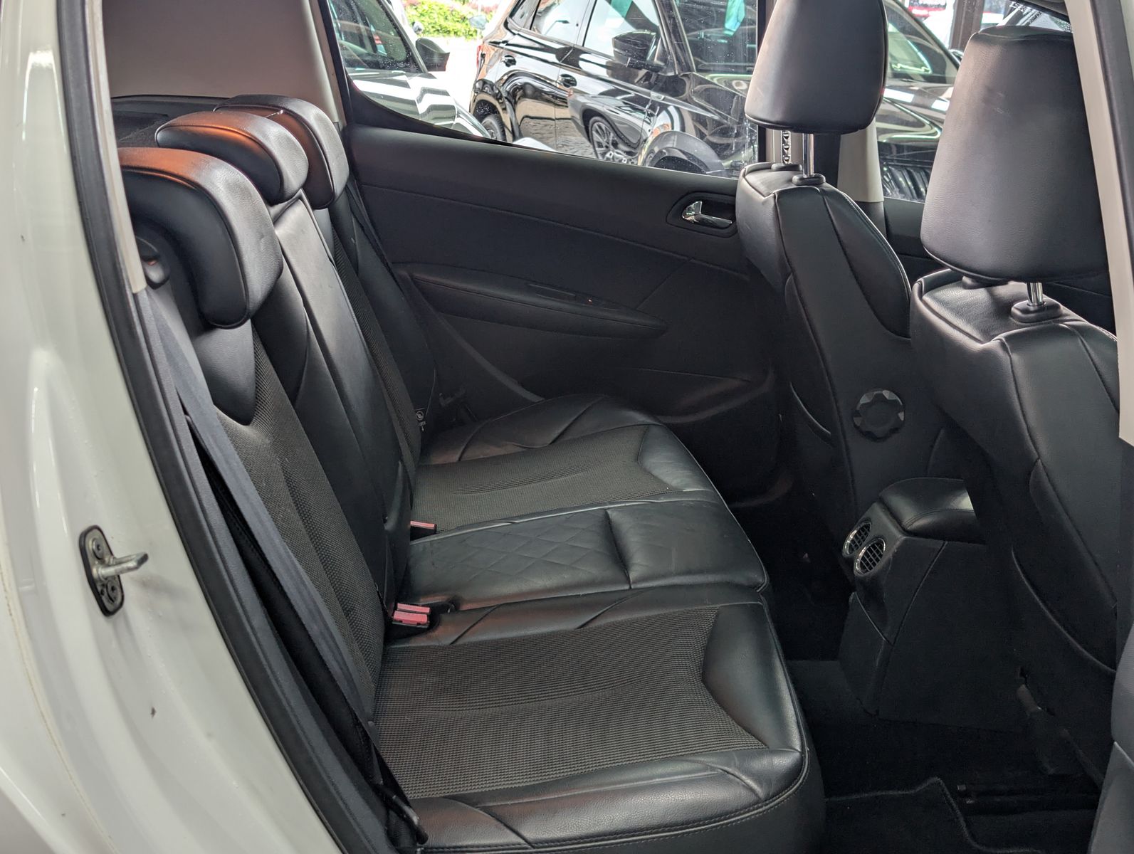 Fahrzeugabbildung Peugeot 308 GTi LEDER PANO XENON TEMP PDC NAVI 18-ZOLL