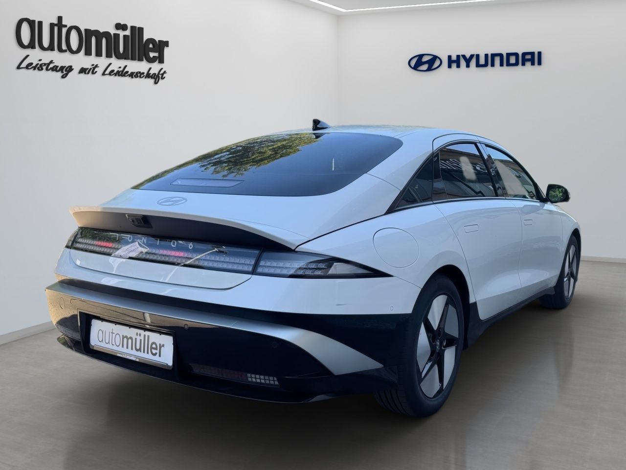 Fahrzeugabbildung Hyundai IONIQ 6 Uniq / Uniq-Paket Elektro 77,4 kWh 360