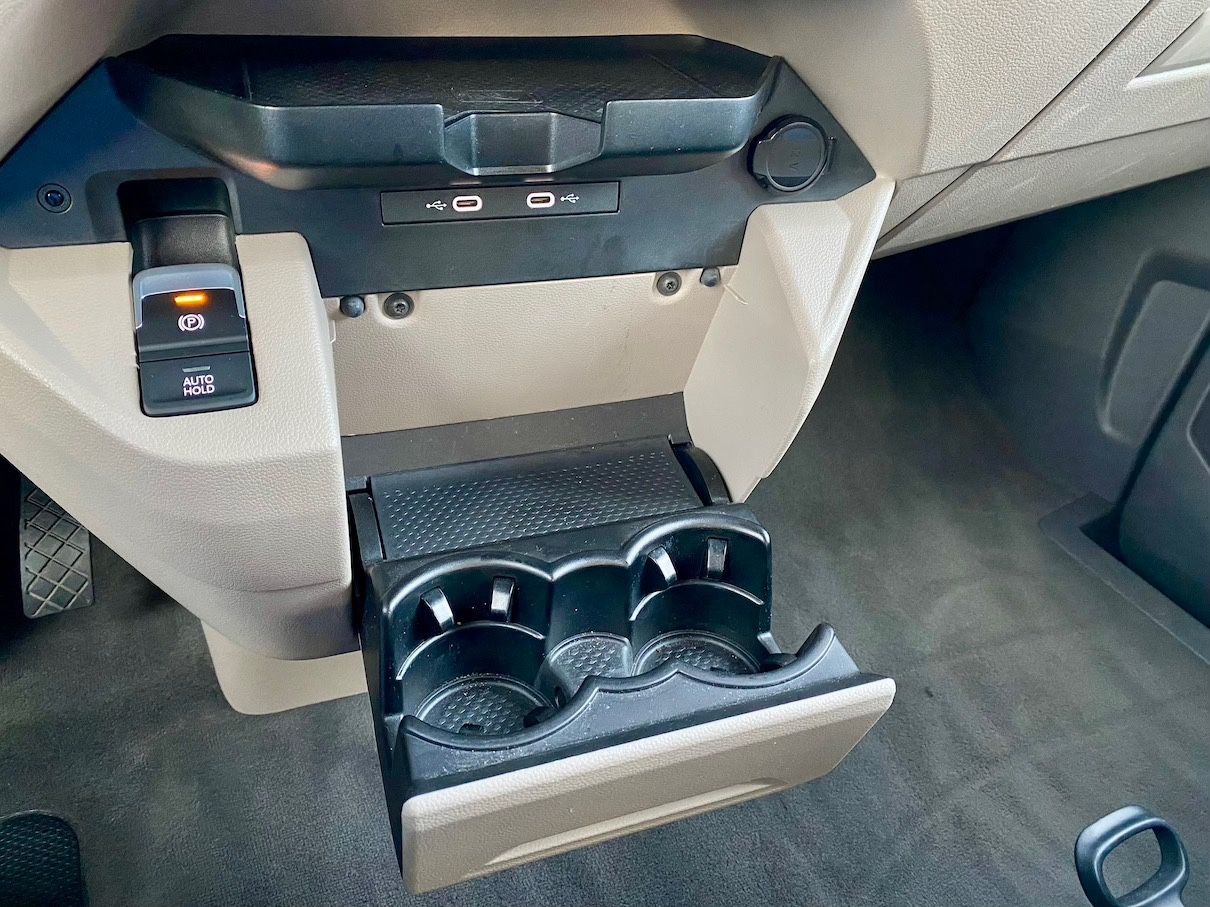 Fahrzeugabbildung Volkswagen T7 Multivan 2.0 TDI LANG LIFE AAC NAVI 7-SITZER