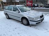 Skoda Octavia Combi Tour 1.6 - Skoda Octavia aus 2005: Kombi