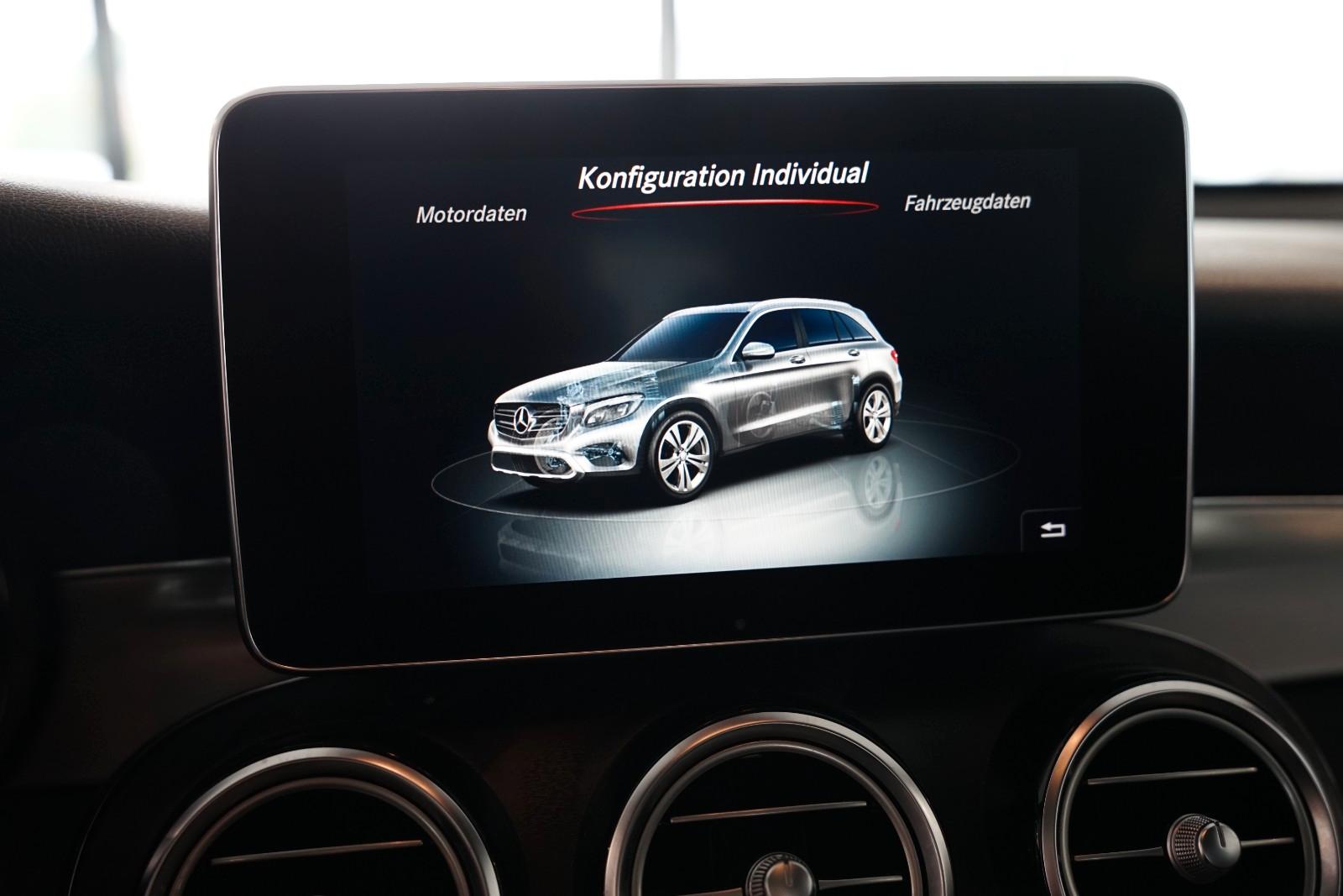 Mercedes-Benz GLC 300 4Matic | AMG | Comand | Pano | AHK