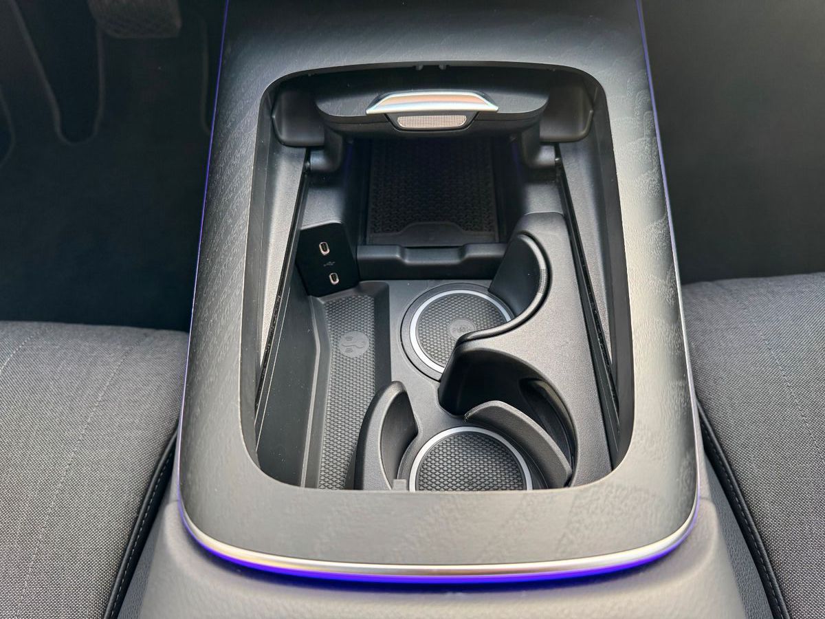 Fahrzeugabbildung Mercedes-Benz E 220d T Avantgarde+Pano+DistrPro+AHK+RFK+MBUX