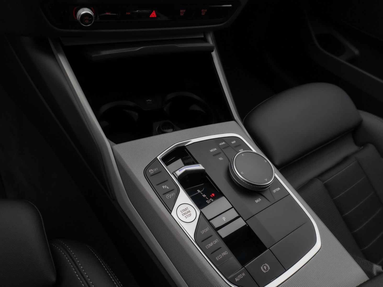 Fahrzeugabbildung BMW 320i HUD DAB Leder Alarm Sport Driving Assistent
