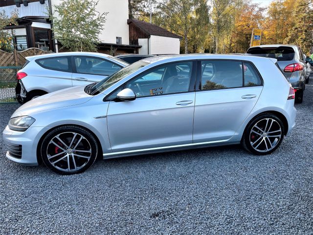 Volkswagen Golf VII Lim. GTD/ACC/NAVI/XENON/SOUNDM/1.HAND!!