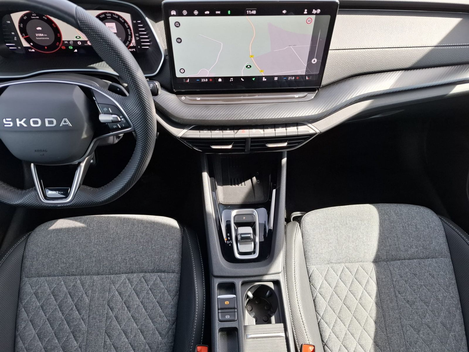 Fahrzeugabbildung SKODA Octavia 2.0 DSG Sportline MATRIX*AHK*CANTON*5J.G