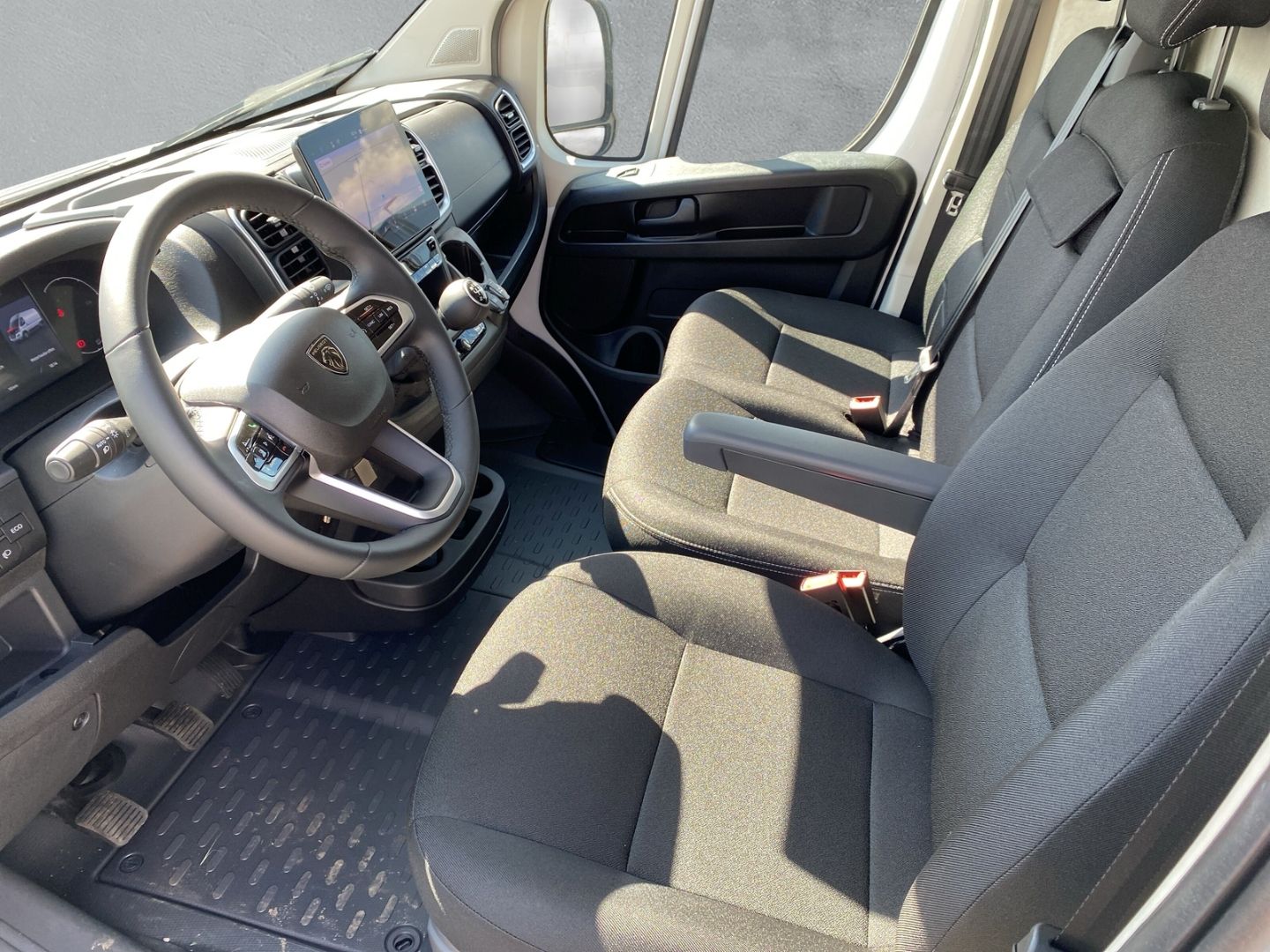 Fahrzeugabbildung Peugeot Boxer Kasten Hochraum 335 L3H2 BlueHDi 140 2.2 B
