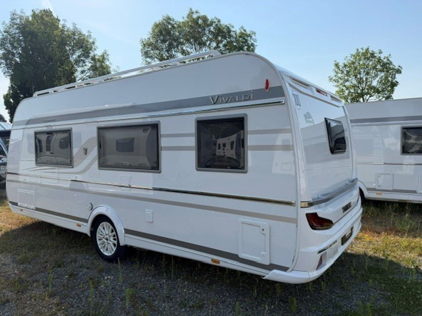 Fahrzeugabbildung Tabbert Vivaldi 550 DF 2.5 Mover Solar Queensbett Ofen