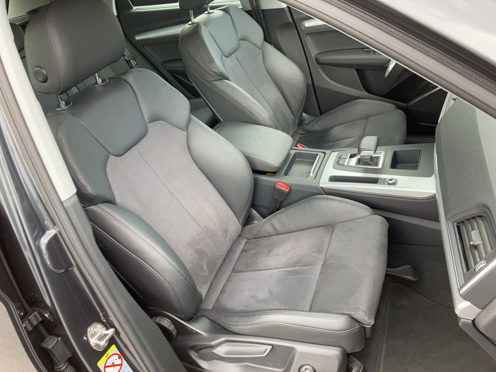 Fahrzeugabbildung Audi Q5 50 TFSI e quattro S-tronic LED ACC NAVI AVC