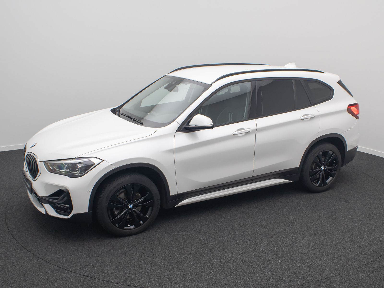 Fahrzeugabbildung BMW X1 sD18i Sport Line Kamera DAB LED Teilleder 18"