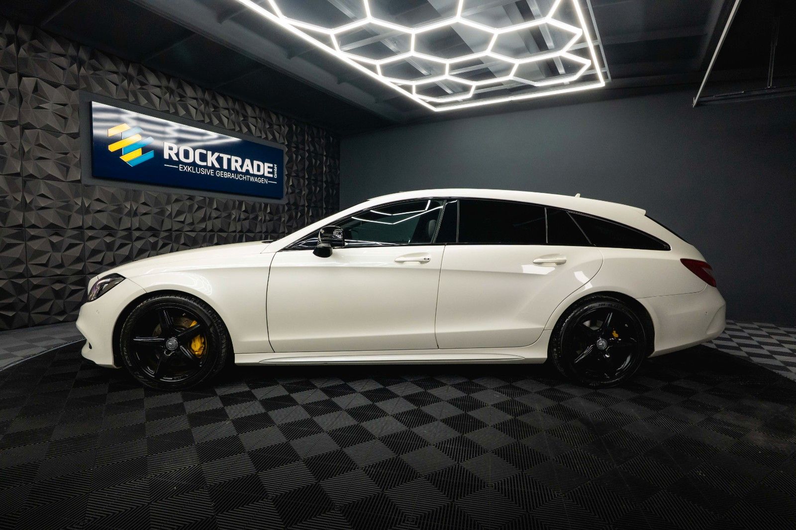 Fahrzeugabbildung Mercedes-Benz CLS 400 Shooting Brake AMG Night-Paket Designo