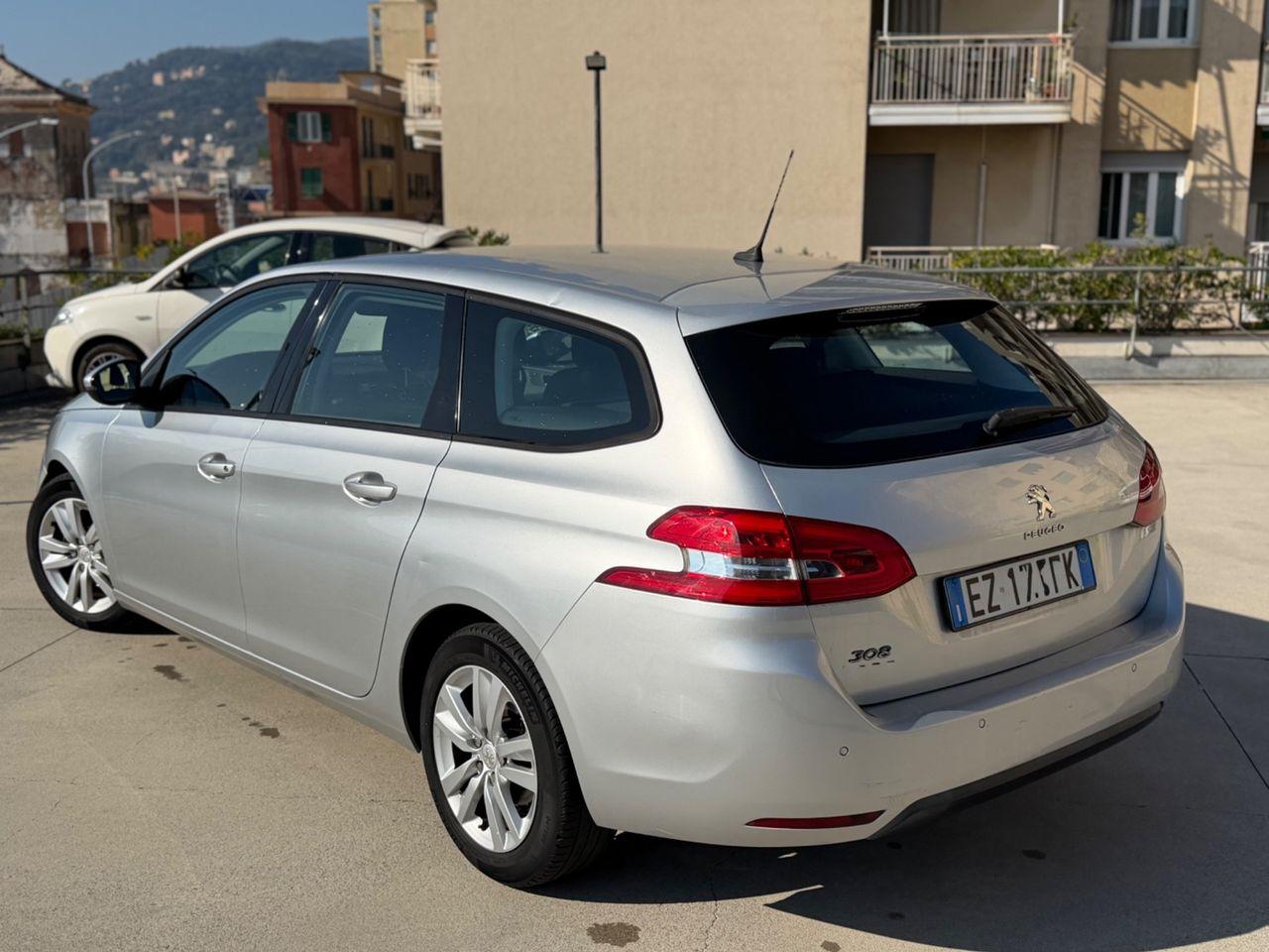Peugeot 308 2015 — interior