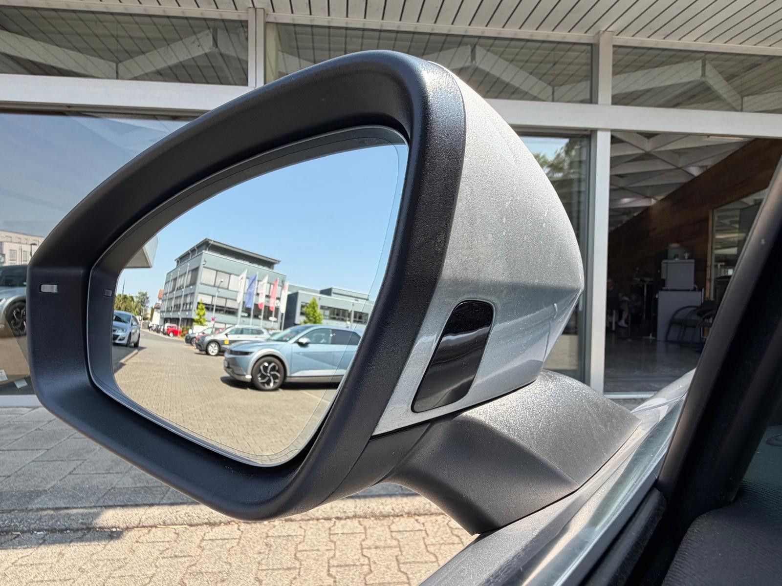 Fahrzeugabbildung SKODA Enyaq 85 4x4 Loft NAVI+LED+SHZ+KAMER+ACC+DAB+WP+