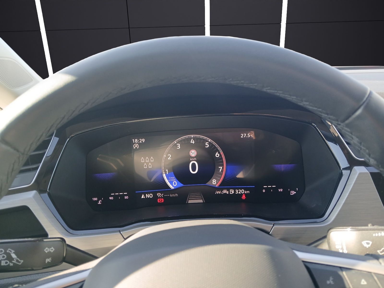 Fahrzeugabbildung Volkswagen Touran TSI Comfortline 7-Si Navi AID ACC PDC SH