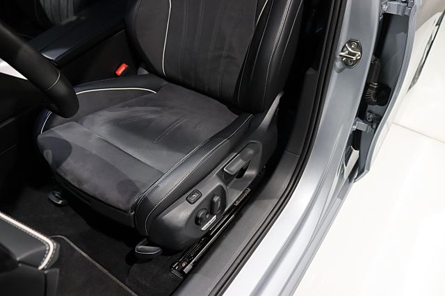 Passat Business 1.5 eHybrid ACC LED HUD NAVI AHK