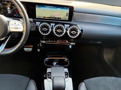 Fahrzeugabbildung Mercedes-Benz A 250 AMG-Style Leder Navi Sitzh LED 18"AMG