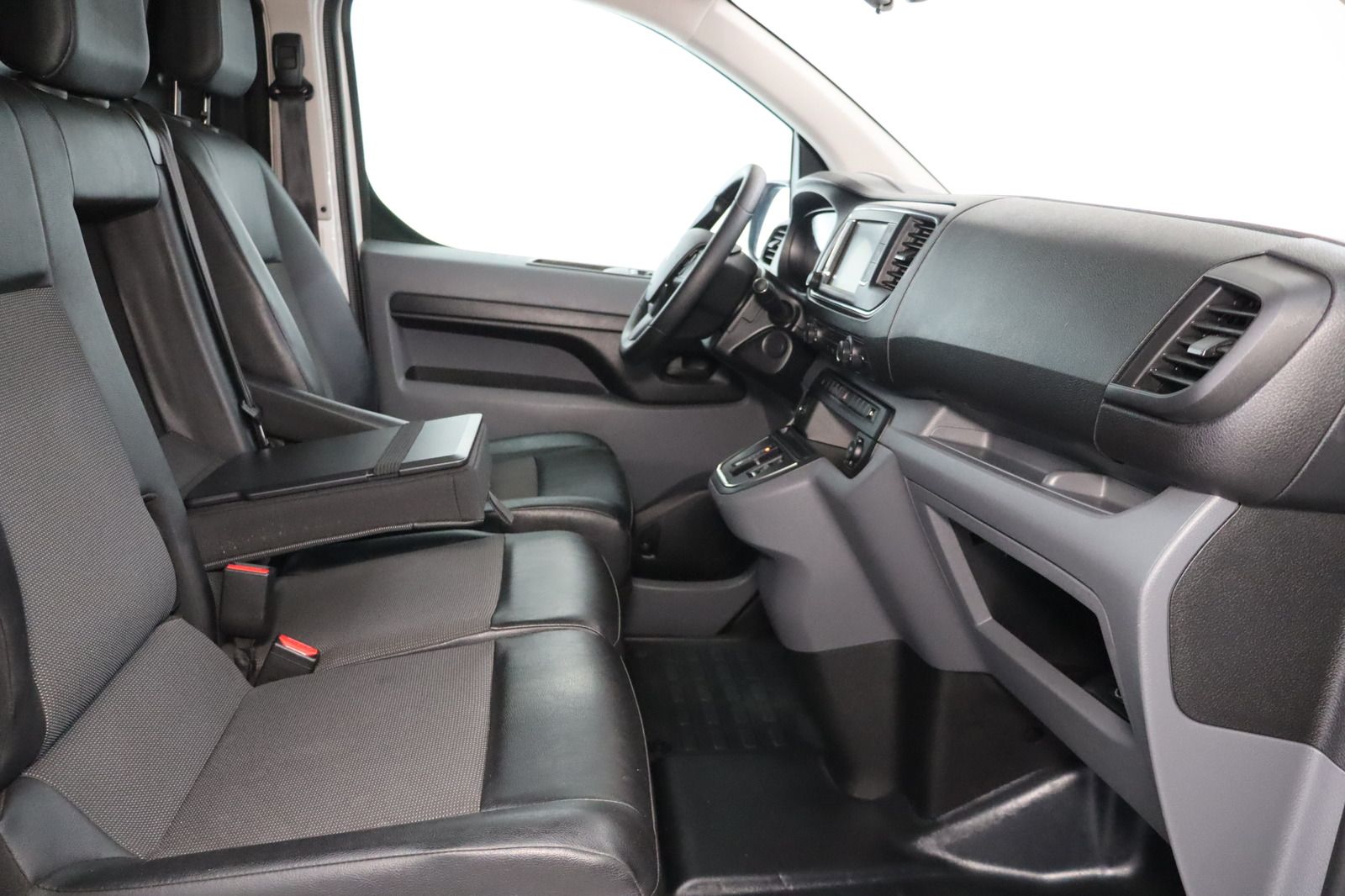 Fahrzeugabbildung Citroën Jumpy Kasten JMY Club L2H1 * el. Schiebetür *