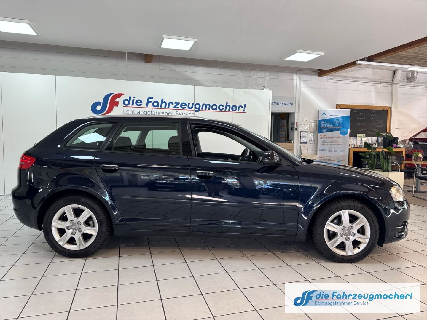 Fahrzeugabbildung Audi A3 Sportback 1.6 TDI Attraction Klimaautom SHZ