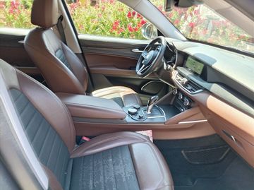 Alfa-Romeo Stelvio - 12