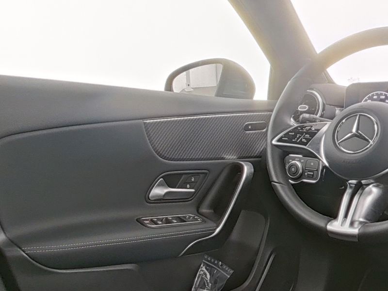 Fahrzeugabbildung Mercedes-Benz A 180 Progressive R-Kamera+LED+LenkradHz+Volldig