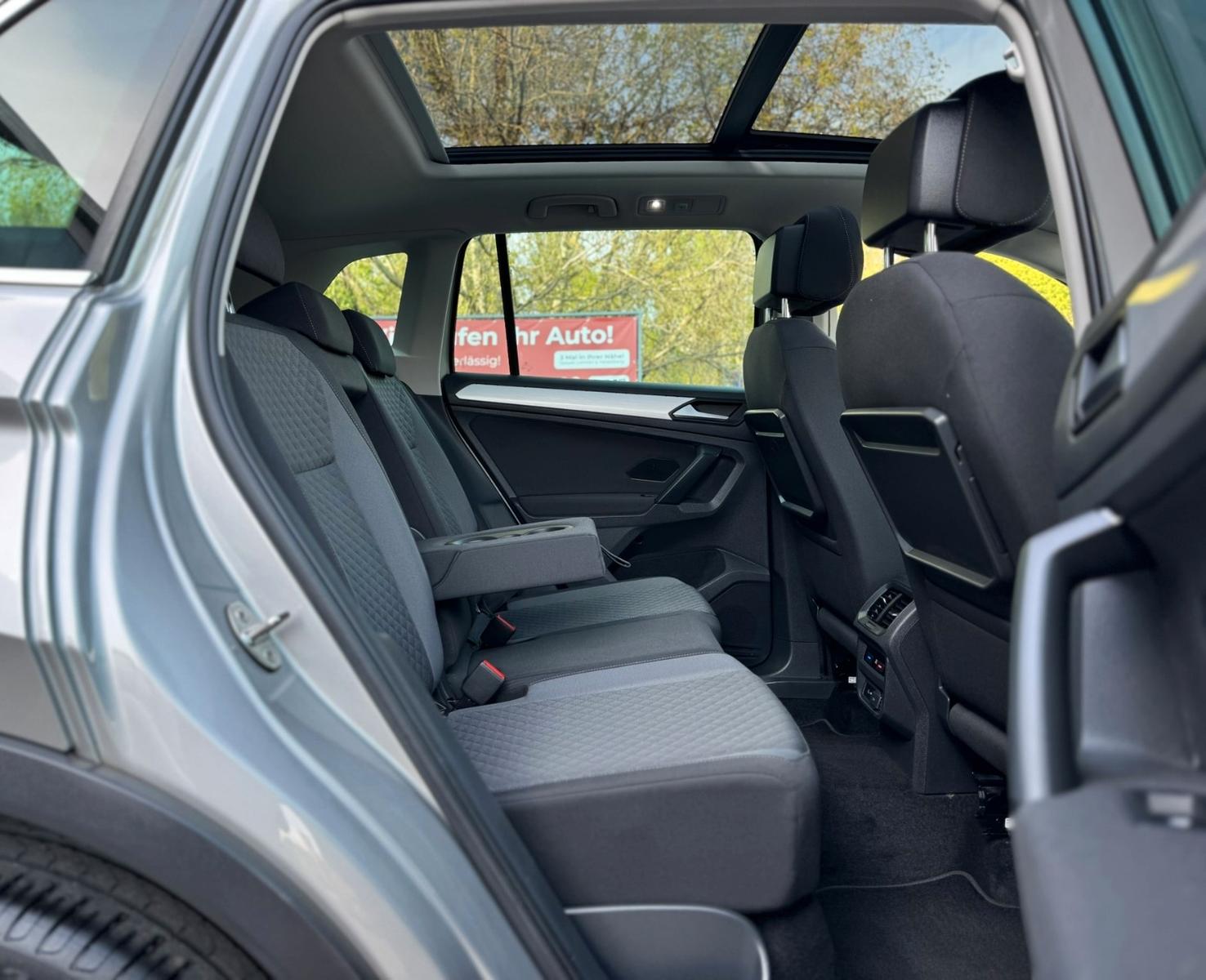 Volkswagen Tiguan R-Line 4Motion/1.HAND/LED/PANO/SCHECKHFT