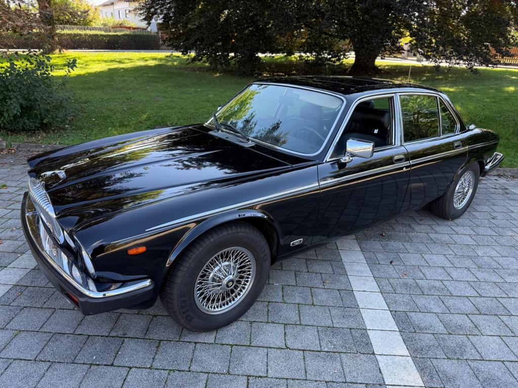 Jaguar XJ12